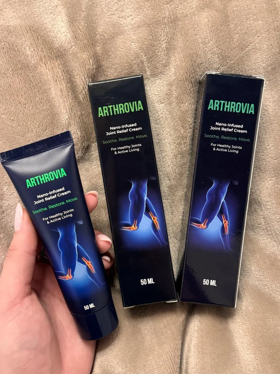 Tuba v ruce: 50 ml, šroubovací uzávěr, matný povrch